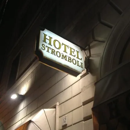 斯特隆伯利酒店 3*