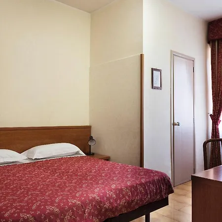 斯特隆伯利酒店 酒店