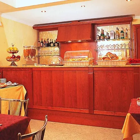 斯特隆伯利酒店