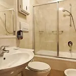 ホテル ストロンボリ 3*